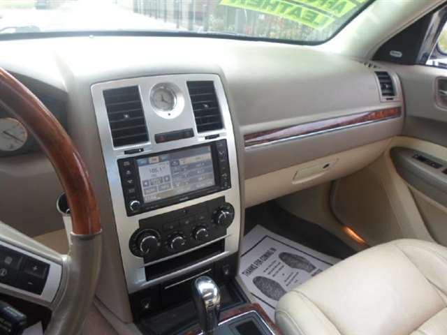 2008 Chrysler 300 C HEMI 4dr Sedan